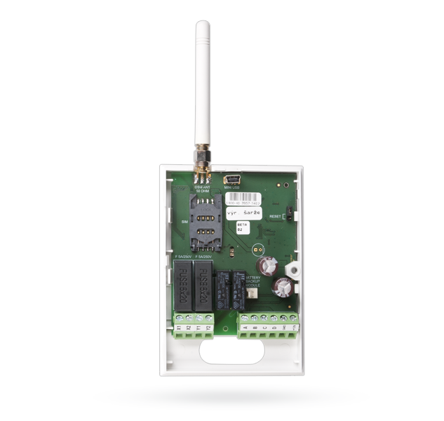 Univerzálny GSM komunikátor a ovládač
