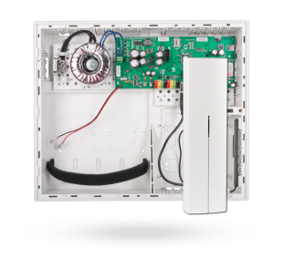 Painel de controlo com os comunicadores GSM/GPRS e LAN integrados e módulo de rádio