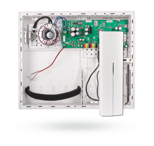 Alarmsentral med innebygget GSM-/GPRS og LAN moduler og radiomodul