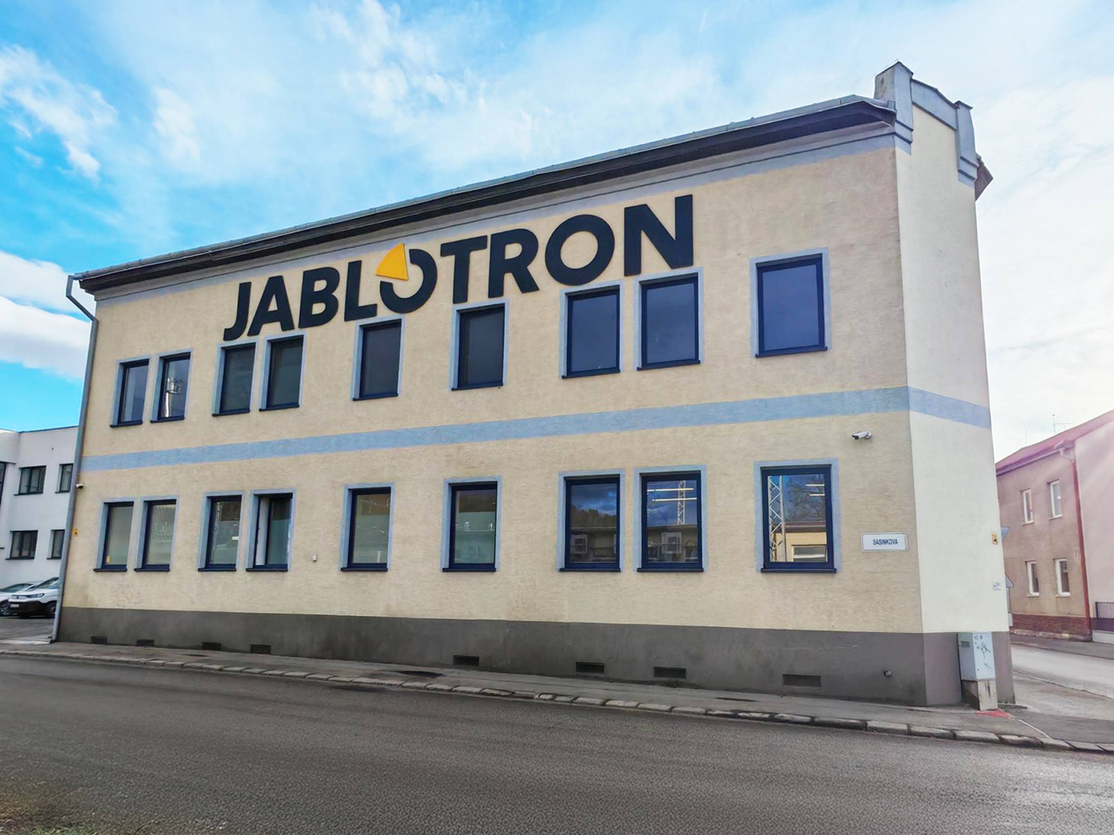 jablotron_ban_2408_web2024_kontakty_1386x1040_desktop_vin_sk.jpg